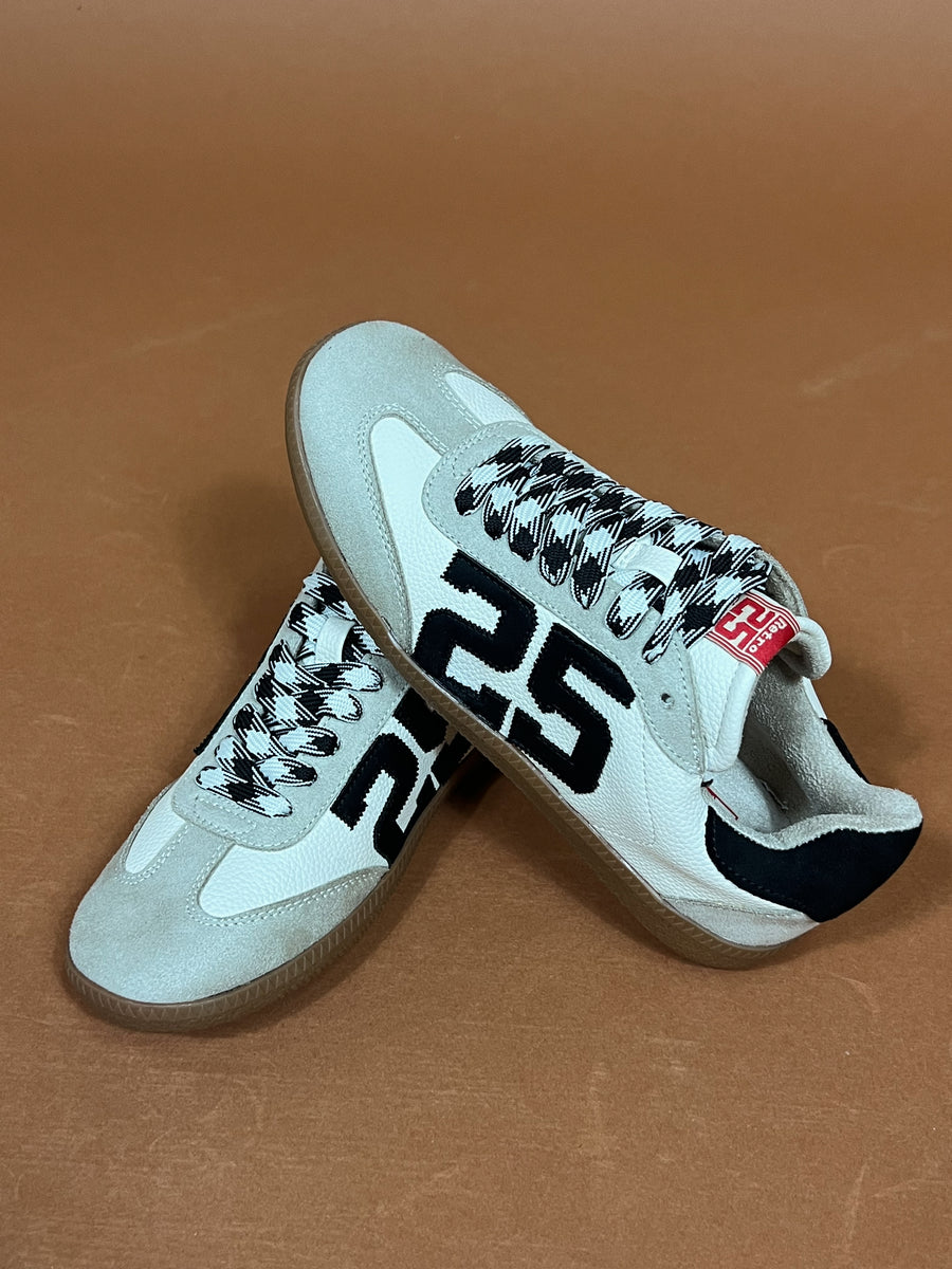 Retro 25 Sneakers