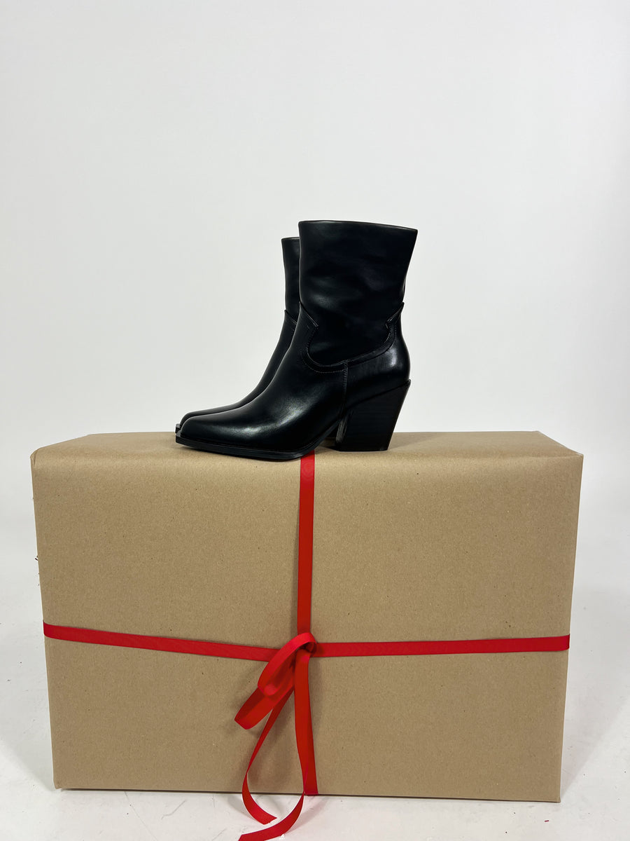 Victoria Black Leather Boot