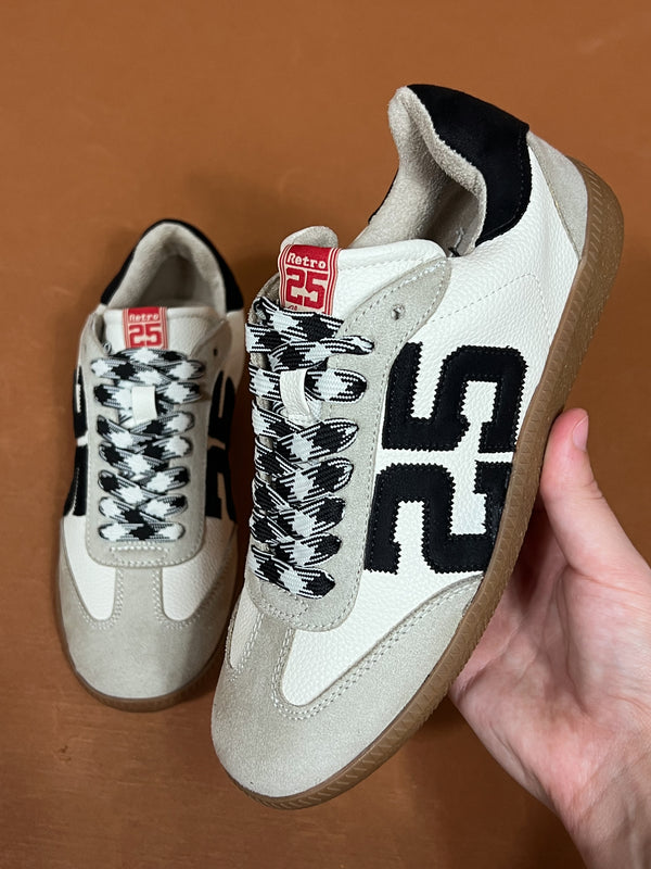 Retro 25 Sneakers