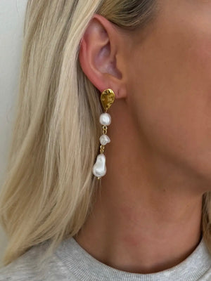Allie Pearl Earrings