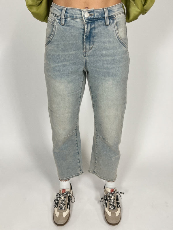 Lasso Barrel Leg Denim | Clear Stream