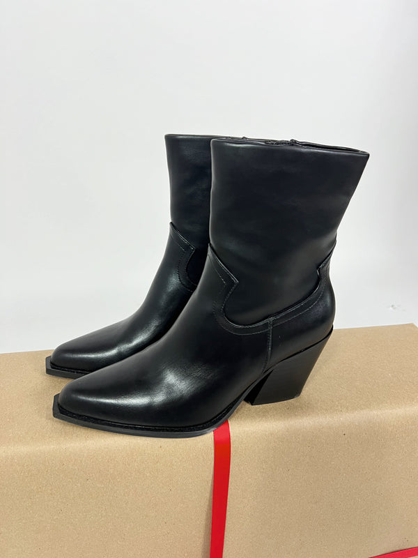 Victoria Black Leather Boot