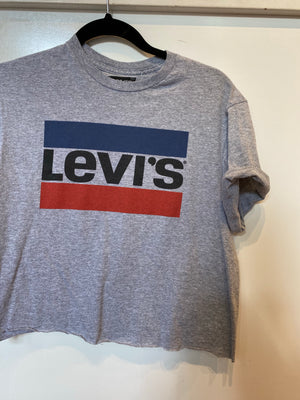 Levi’s Crop  Tee : Size Med (#157)